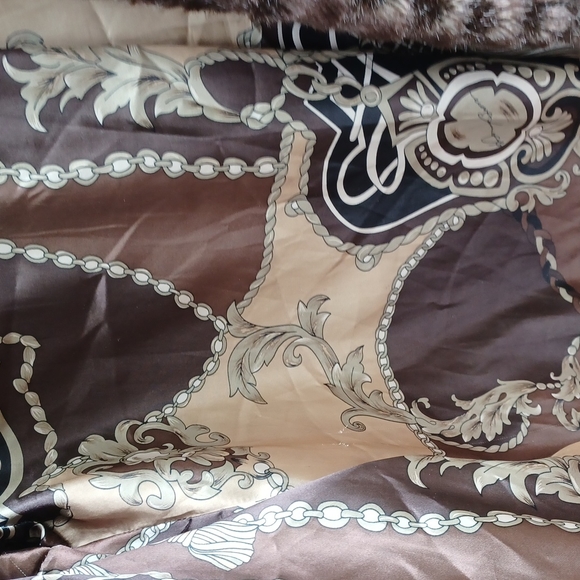 Dennis Basso Luxe faux fur coat. - Picture 5 of 13